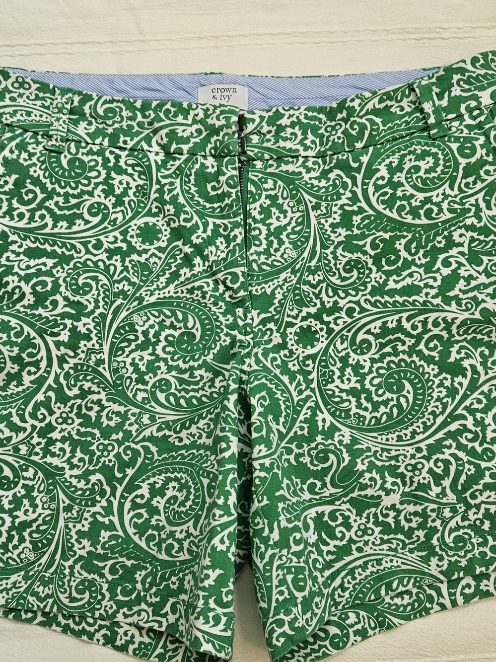 Crown & Ivy Green and White Paisley Mid-Rise Shorts